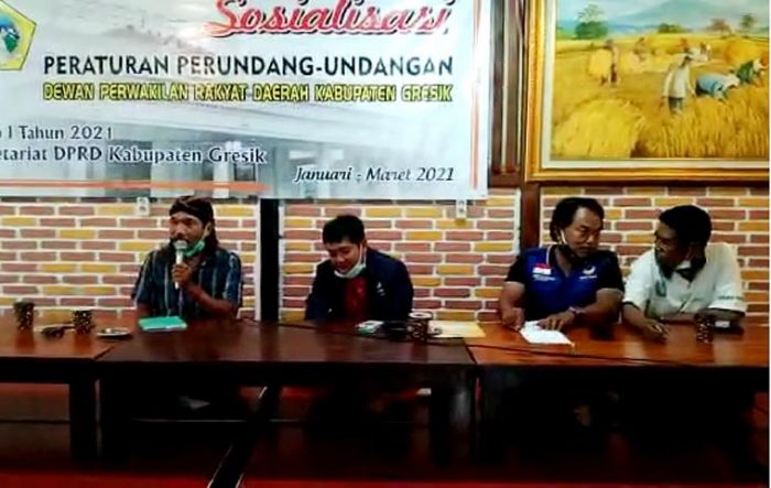 Nurhudi dan Dadang Sosialisasikan Perda Sambil Ajak Masyarakat Patuhi Prokes Covid-19 Nurhudi dan Dadang Sosialisasikan Perda Sambil Ajak Masyarakat Patuhi Prokes Covid-19