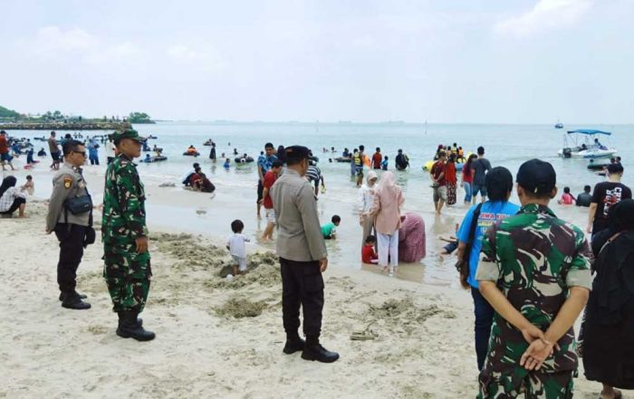 Polres dan Kodim Gresik Patroli ke Obyek Wisata Pantai Dalegan