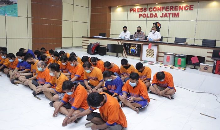 Perjudian Online Libatkan Ratusan Tersangka dengan Omzet Miliaran Rupiah Digulung Polda Jatim Perjudian Online Libatkan Ratusan Tersangka dengan Omzet Miliaran Rupiah Digulung Polda Jatim