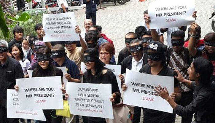 Media Asing Soroti Jokowi, Relawan Ancam Turun Jalan Media Asing Soroti Jokowi, Relawan Ancam Turun Jalan