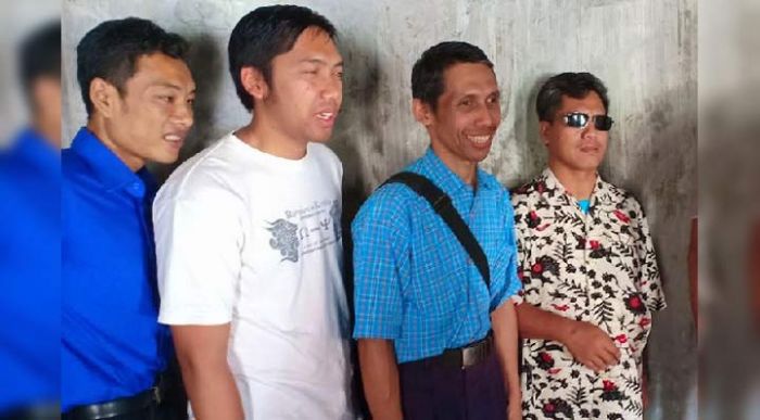 KPU Blitar Sediakan Tukang Pijat Tunanetra di Lokasi Pleno Rekapitulasi Suara KPU Blitar Sediakan Tukang Pijat Tunanetra di Lokasi Pleno Rekapitulasi Suara