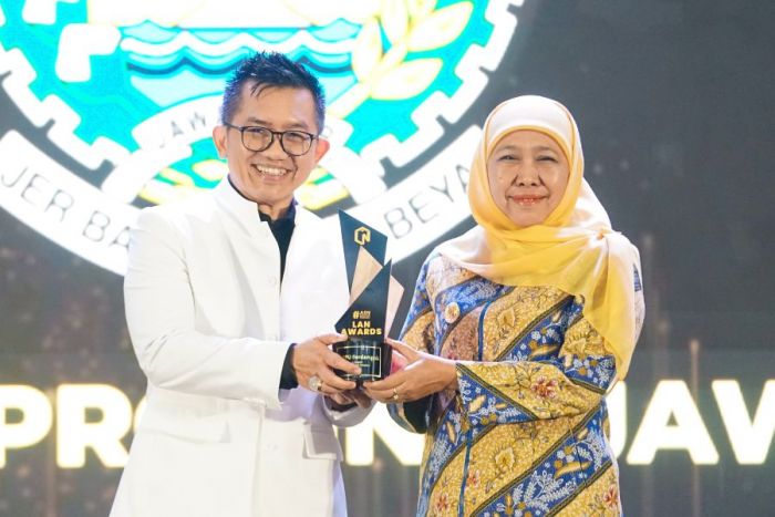 Borong Tiga Penghargaan, Gubernur Jatim Dinobatkan Jadi Transformational Leader di LAN Awards 2025