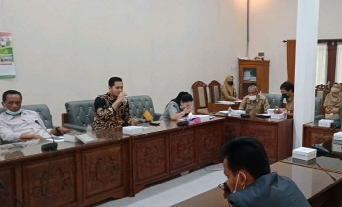 Polemik Pemberhentian Ratusan THL di Banyuwangi Terjawab, Begini Solusinya Polemik Pemberhentian Ratusan THL di Banyuwangi Terjawab, Begini Solusinya