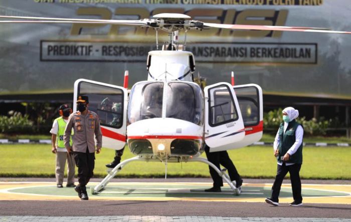 Naik Helikopter, Gubernur Khofifah Pantau Penyekatan PPKM Darurat Bersama Kapolda dan Pangdam Naik Helikopter, Gubernur Khofifah Pantau Penyekatan PPKM Darurat Bersama Kapolda dan Pangdam