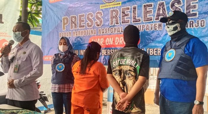 Nekat Edarkan Sabu, Dua Pengangguran Dibekuk BNN Sidoarjo, Satu Remaja di Bawah Umur Nekat Edarkan Sabu, Dua Pengangguran Dibekuk BNN Sidoarjo, Satu Remaja di Bawah Umur