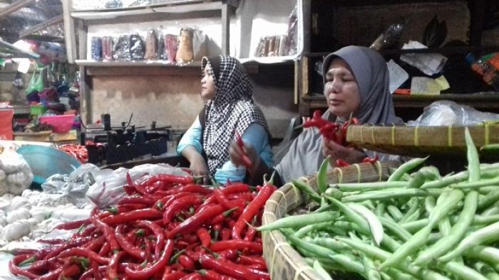 Harga Cabe Merah Melejit di Probolinggo, Ibu RT Mengeluh Harga Cabe Merah Melejit di Probolinggo, Ibu RT Mengeluh
