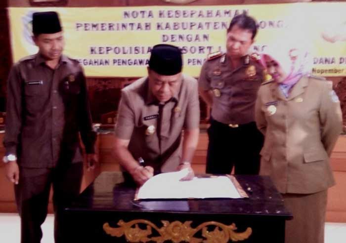 Pemkab dan Polres Lamongan Teken MoU Pengawasan Dana Desa Pemkab dan Polres Lamongan Teken MoU Pengawasan Dana Desa