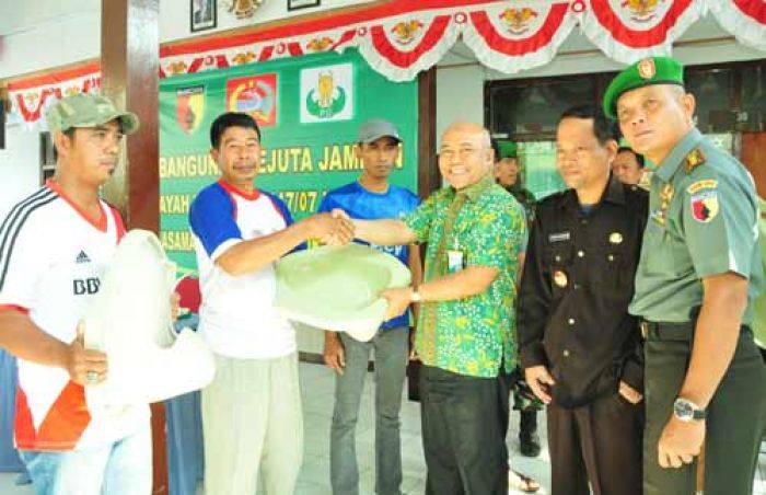 Petrokimia Gresik-Kodim 0817 Sukseskan Program Sejuta Jamban Petrokimia Gresik-Kodim 0817 Sukseskan Program Sejuta Jamban