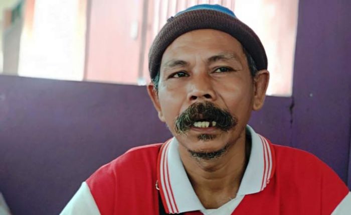 Tukang Bersih-bersih Makam di Pacitan Alami Penurunan Omzet Tukang Bersih-bersih Makam di Pacitan Alami Penurunan Omzet