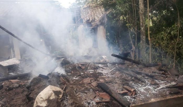 Dua Rumah di Jember Ludes Terbakar, Penghuni Selamat Setelah Merangkak Keluar