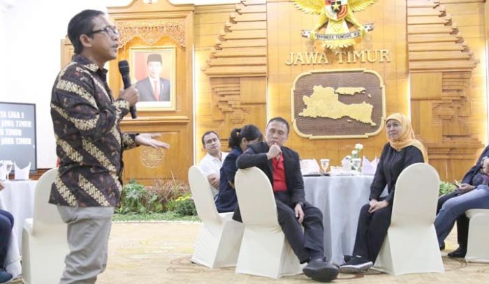 Jelang Kick Off Piala Gubernur, Khofifah Kumpulkan Manager Club dan Supporter Tim