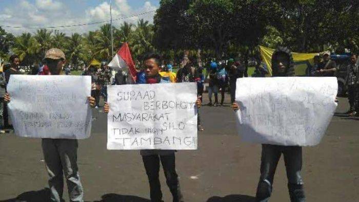 PMII Jember Demo Tolak Penambangan Emas di Silo PMII Jember Demo Tolak Penambangan Emas di Silo