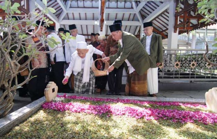 Sebelum Peluncuran YP3I di Tebuireng, Para Ulama dan Akademisi Ziarah di Makam Gus Dur