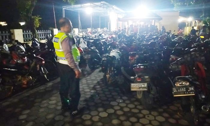 Razia Balap Liar Dini Hari, Polsek Kunjang Kediri Jaring 113 Sepeda Motor Razia Balap Liar Dini Hari, Polsek Kunjang Kediri Jaring 113 Sepeda Motor