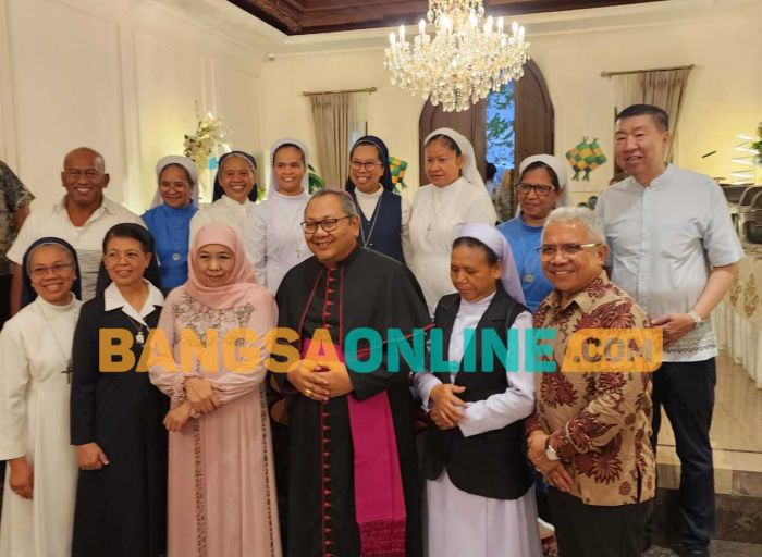 Hari ke-2 Lebaran, Open House Gubernur Jatim Dihadiri Keuskupan Gereja Katolik Surabaya Hari ke-2 Lebaran, Open House Gubernur Jatim Dihadiri Keuskupan Gereja Katolik Surabaya