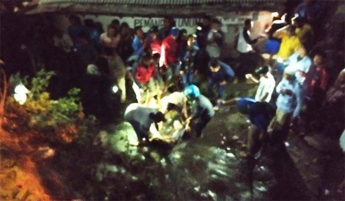 Tukang Parkir di Jember Ditemukan Tewas di Pinggir Sungai Tukang Parkir di Jember Ditemukan Tewas di Pinggir Sungai