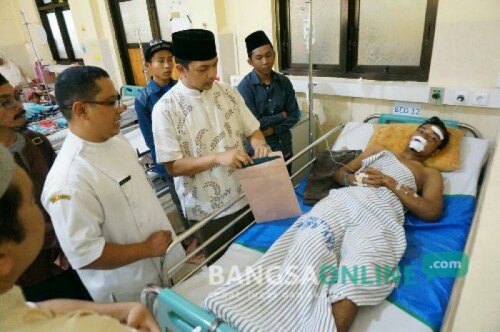 Santri Korban Kecelakaan Usai HSN Dibantu Banom dan Lembaga NU Jombang Santri Korban Kecelakaan Usai HSN Dibantu Banom dan Lembaga NU Jombang