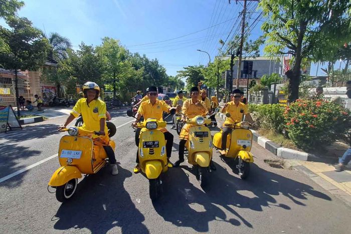 Targetkan 12 Kursi DPRD, Partai Golkar Lamongan Daftarkan 50 Bacaleg Diiringi Vespa dan Odong-odong Targetkan 12 Kursi DPRD, Partai Golkar Lamongan Daftarkan 50 Bacaleg Diiringi Vespa dan Odong-odong