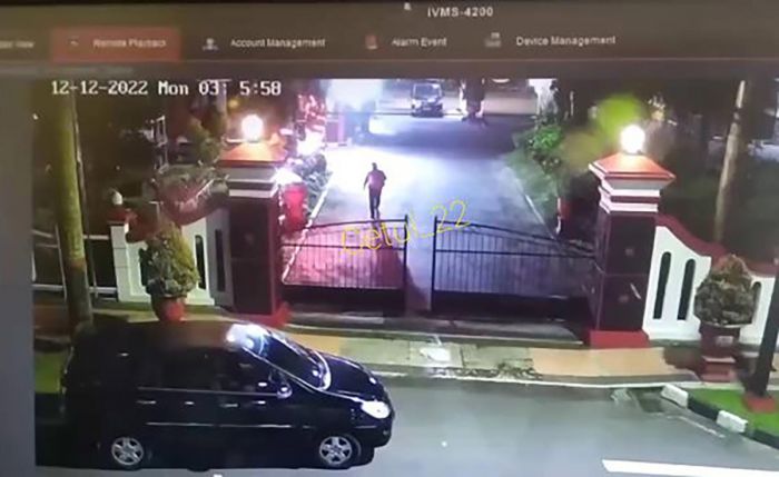 Video Perampokan Rumah Dinas Wali Kota Blitar Viral di Medsos, Polisi Akui Ada Kesesuaian Video Perampokan Rumah Dinas Wali Kota Blitar Viral di Medsos, Polisi Akui Ada Kesesuaian
