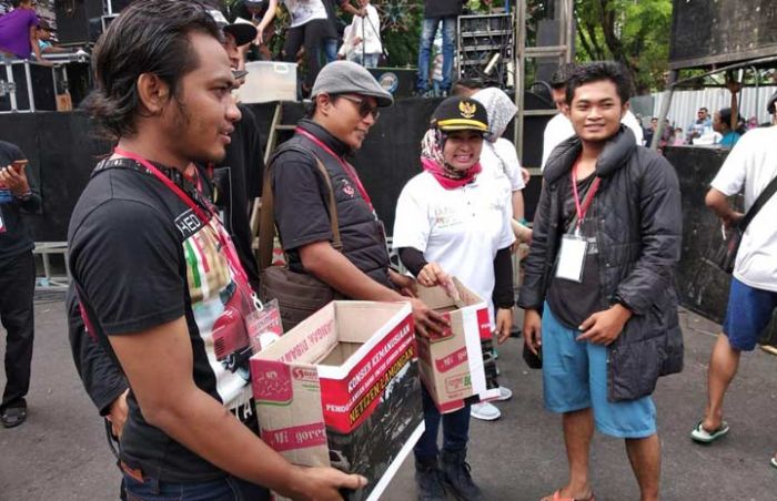 Galang Dana Untuk Korban Bencana, Netizen Binaan Polres Lamongan Gelar Konser Kemanusiaan Galang Dana Untuk Korban Bencana, Netizen Binaan Polres Lamongan Gelar Konser Kemanusiaan
