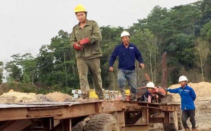 Disidak, Pekerja Ilegal Cina di PLTU Kukar Lari Tunggang Langgang Disidak, Pekerja Ilegal Cina di PLTU Kukar Lari Tunggang Langgang