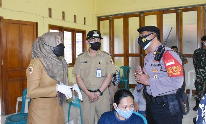 Tinjau Vaksinasi Covid-19 di Pacet dan Dlanggu, Bupati Ikfina Apresiasi Kinerja Aparat dan Nakes Tinjau Vaksinasi Covid-19 di Pacet dan Dlanggu, Bupati Ikfina Apresiasi Kinerja Aparat dan Nakes