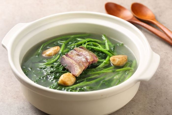 Resep Sop Bayam Telur, Cocok untuk Penderita Sakit Tenggorokan Resep Sop Bayam Telur, Cocok untuk Penderita Sakit Tenggorokan