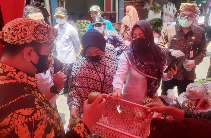 Pedagang dan Pelaku IKM Mojokerto Sambut Baik Inovasi Pelayanan Semar, Petrug, Gareng, dan Bagong Pedagang dan Pelaku IKM Mojokerto Sambut Baik Inovasi Pelayanan Semar, Petrug, Gareng, dan Bagong