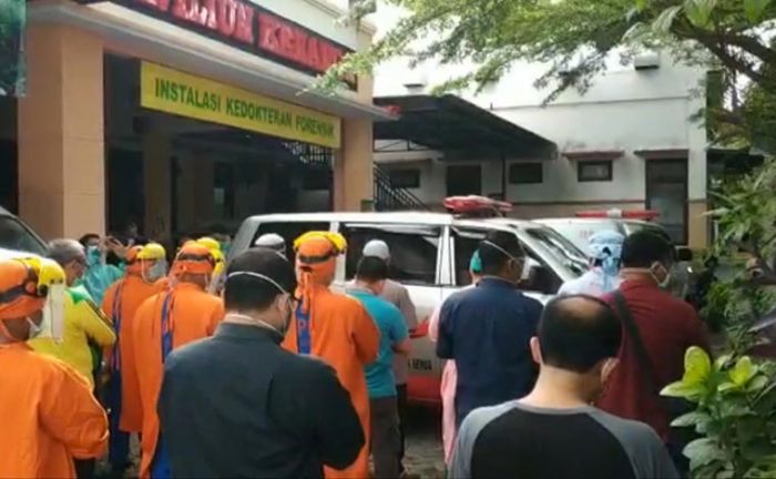 Terkonfirmasi Positif Covid-19, Satu Tenaga Kesehatan RSUD Jombang Meninggal Dunia Terkonfirmasi Positif Covid-19, Satu Tenaga Kesehatan RSUD Jombang Meninggal Dunia