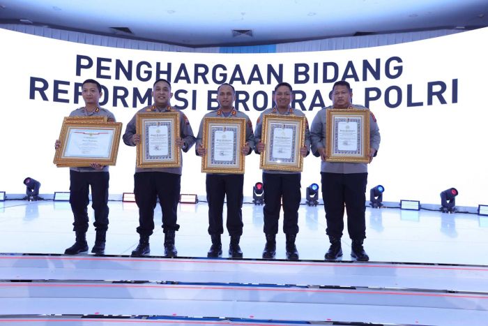Polres Pasuruan Raih Penghargaan Bergengsi Pelayanan Prima di Ajang Musrenbang Polri 2025 Polres Pasuruan Raih Penghargaan Bergengsi Pelayanan Prima di Ajang Musrenbang Polri 2025
