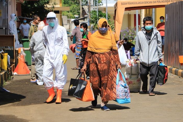 Kasus Kembali Meningkat, Rumah Sakit Rujukan Covid-19 di Surabaya Hampir Penuh Kasus Kembali Meningkat, Rumah Sakit Rujukan Covid-19 di Surabaya Hampir Penuh