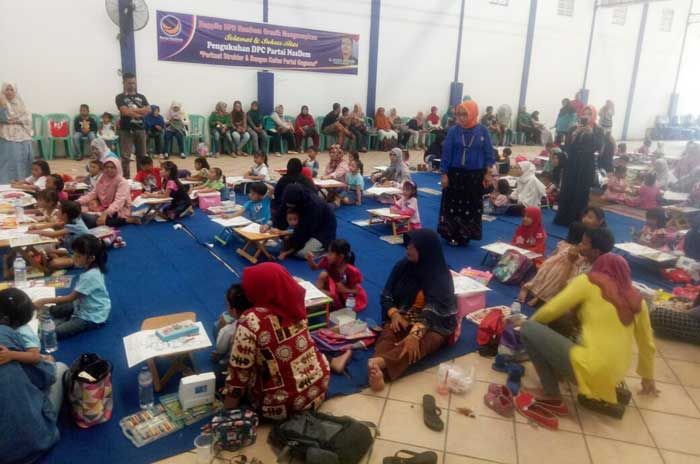 Ajarkan Anak Berbakti, Nasdem Gresik Gelar Lomba Rias Ibu