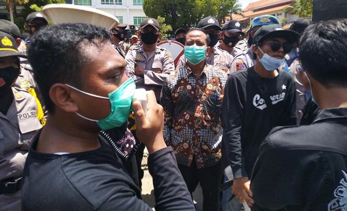 ​Demo Tolak Omnibus Law UU Cipta Kerja di Lamongan Terus Berlanjut