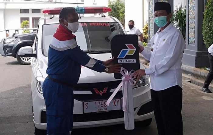 Pertamina Melalui NGRR Tuban Serahkan Satu Unit Ambulans ke Pemkab Pertamina Melalui NGRR Tuban Serahkan Satu Unit Ambulans ke Pemkab