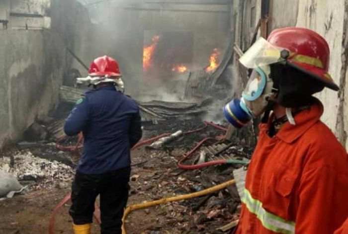 Gara-gara Bakar Sampah, Rumah Milik Warga Ngoro Mojokerto Ludes Terbakar