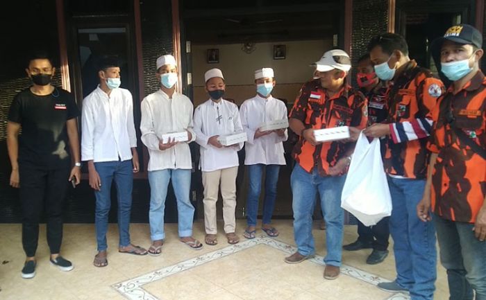 PAC Pemuda Pancasila Dukuh Pakis Ajak Luminor Hotel Jemursari Berikan Santunan ke Panti Asuhan PAC Pemuda Pancasila Dukuh Pakis Ajak Luminor Hotel Jemursari Berikan Santunan ke Panti Asuhan