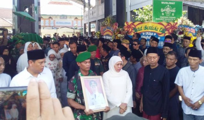 Gubernur Jatim Ikut Melayat Alm. Wakil Wali Kota Kediri Ning Lik: Beliau Sosok Pejuang