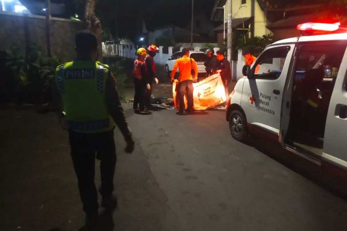 Diduga Tabrak Pohon, Pria di Jalan Stasiun Gubeng Ditemukan Tewas Diduga Tabrak Pohon, Pria di Jalan Stasiun Gubeng Ditemukan Tewas