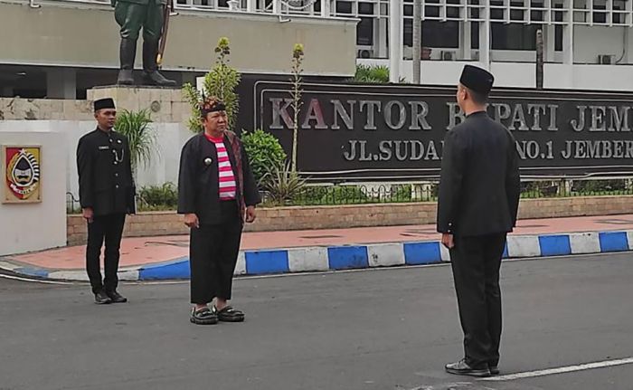Pimpin Upacara HUT ke-77 Provinsi Jatim di Jember, Bupati Hendy Sampaikan Amanat Gubernur Pimpin Upacara HUT ke-77 Provinsi Jatim di Jember, Bupati Hendy Sampaikan Amanat Gubernur