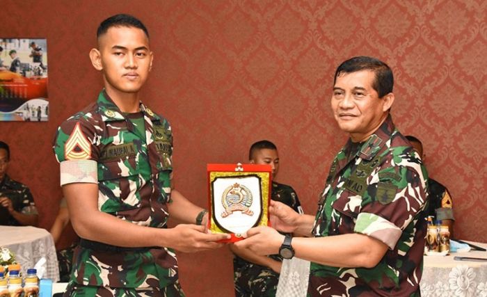 Danrem 084/BJ Terima Kunjungan 10 Taruna-Taruni Tingkat IV Akmil Danrem 084/BJ Terima Kunjungan 10 Taruna-Taruni Tingkat IV Akmil