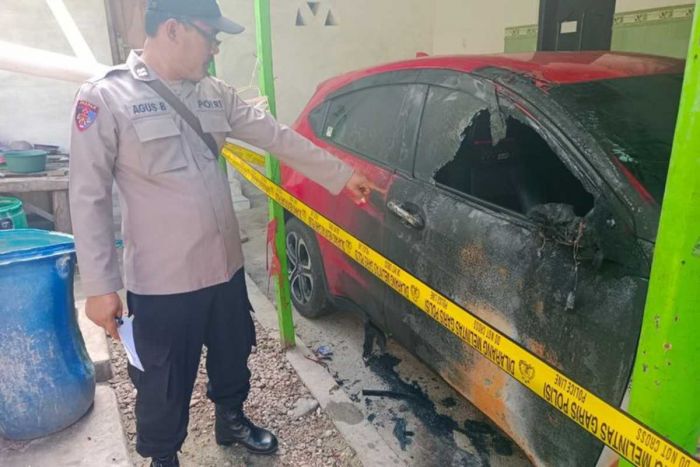Mobil Honda HRV Warga Sumenep Ludes Diduga Dibakar OTK Mobil Honda HRV Warga Sumenep Ludes Diduga Dibakar OTK