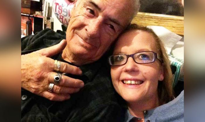 Kisah Romantis Cinta sang Perempuan 33 Tahun dengan Si Mbah Renta Usia 73 Tahun Kisah Romantis Cinta sang Perempuan 33 Tahun dengan Si Mbah Renta Usia 73 Tahun