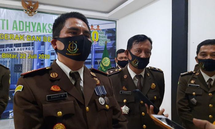 Kejari Blitar Tahan Penceramah Terkait Kasus Penipuan Travel Haji, Tercatat Ada 650 Korban Kejari Blitar Tahan Penceramah Terkait Kasus Penipuan Travel Haji, Tercatat Ada 650 Korban