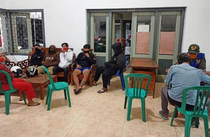 Pesta Miras di Taman Sekartaji, Lima Pemuda Digaruk Satpol PP Kota Kediri Pesta Miras di Taman Sekartaji, Lima Pemuda Digaruk Satpol PP Kota Kediri