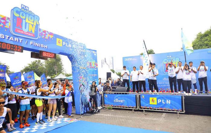 Semarak PLN Mobile Color Run 2024, Pj Gubernur Jatim Berlari Bareng Ribuan Peserta Semarak PLN Mobile Color Run 2024, Pj Gubernur Jatim Berlari Bareng Ribuan Peserta