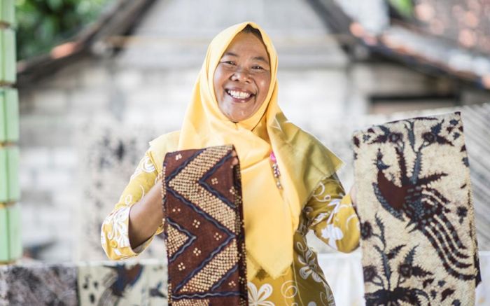 Koestini dan Batik Dalam Pemberdayaan Koestini dan Batik Dalam Pemberdayaan