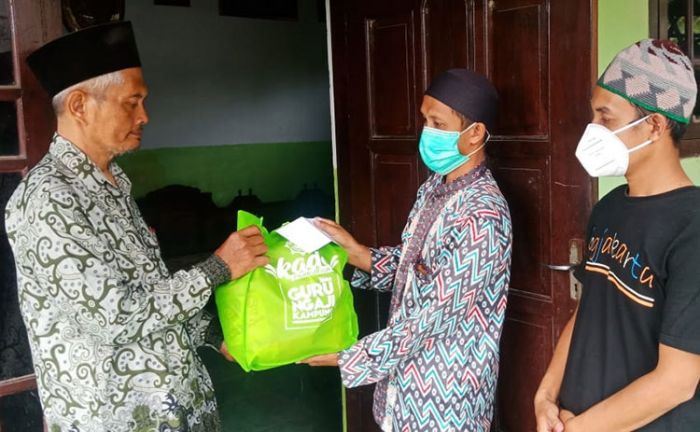 Puluhan Guru Ngaji Kampung di Kediri Dapat Kado Ramadan dari Yayasan Guru Bansa