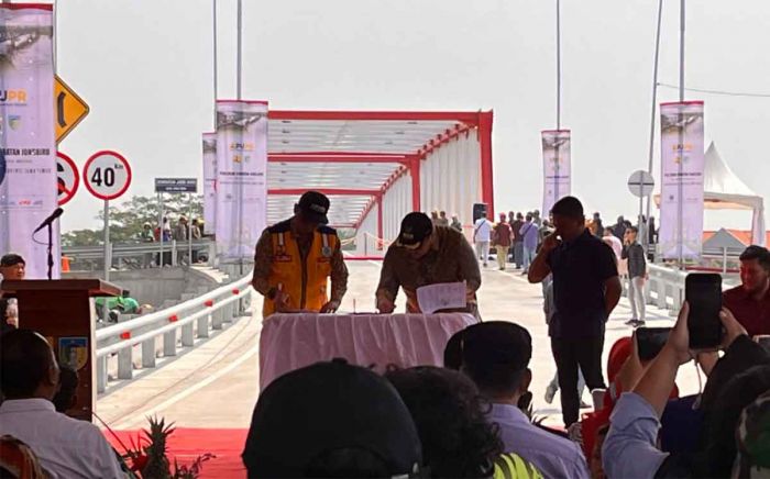 Peresmian Jembatan Jongbiru: Bupati Kediri Bangkitkan Sejarah Kebesaran Masa Lalu Peresmian Jembatan Jongbiru: Bupati Kediri Bangkitkan Sejarah Kebesaran Masa Lalu