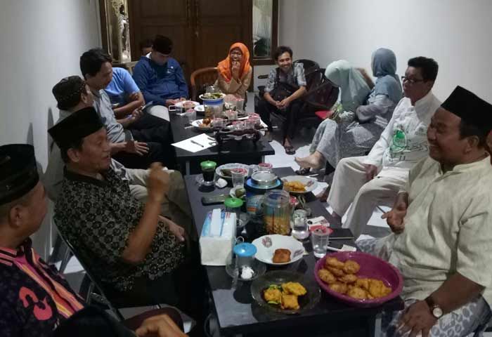 Relawan Khofifah-Emil di Lamongan Optimis Capai Target 80 Persen Relawan Khofifah-Emil di Lamongan Optimis Capai Target 80 Persen