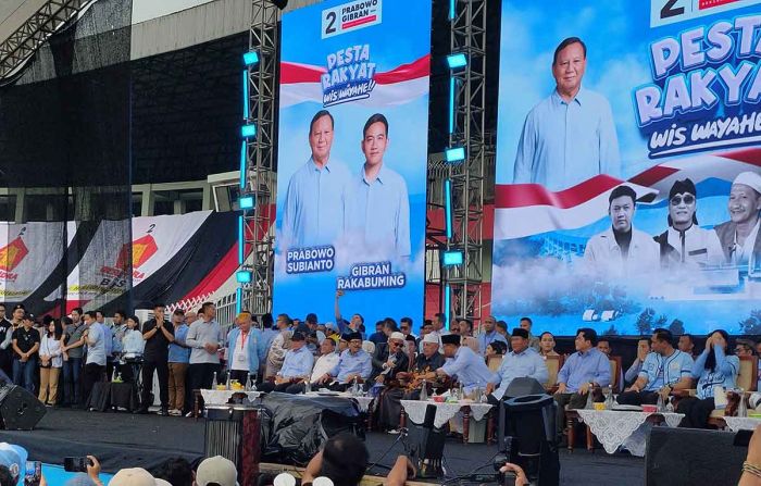 Kampanye Akbar di Sidoarjo, Gus Ali Masyhuri Doakan Prabowo-Gibran Menang Pilpres 2024 Kampanye Akbar di Sidoarjo, Gus Ali Masyhuri Doakan Prabowo-Gibran Menang Pilpres 2024